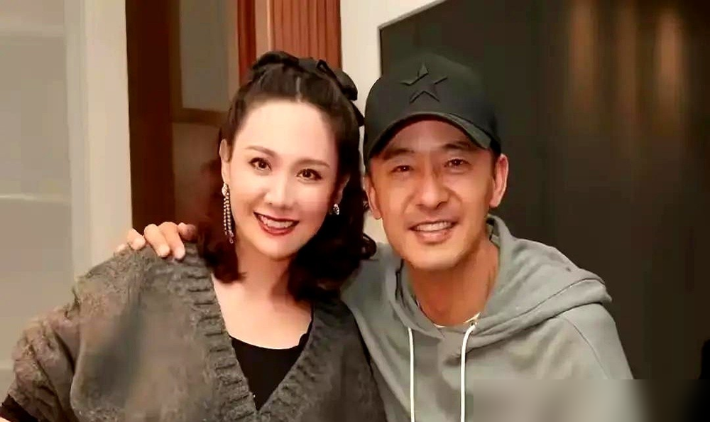 都说是程莉莎命好，嫁了个老实人。扯淡。郭晓东当年穷怕了，自卑到骨子里，一觉得配不上她就玩消失，前前后