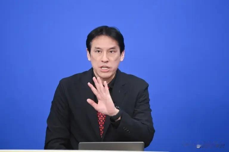 黄暐瀚批评“蓝白合”今天上午，岛上名嘴黄暐瀚在个人社交媒体发文批评蓝白民代，认