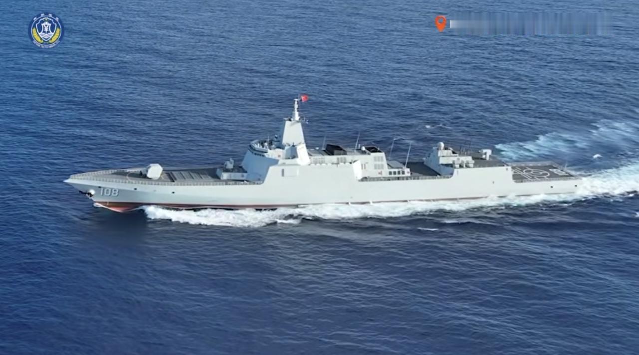 055大驱，最好的陪练，就是美国的航母。这一次，055咸阳舰也找美国的林肯号