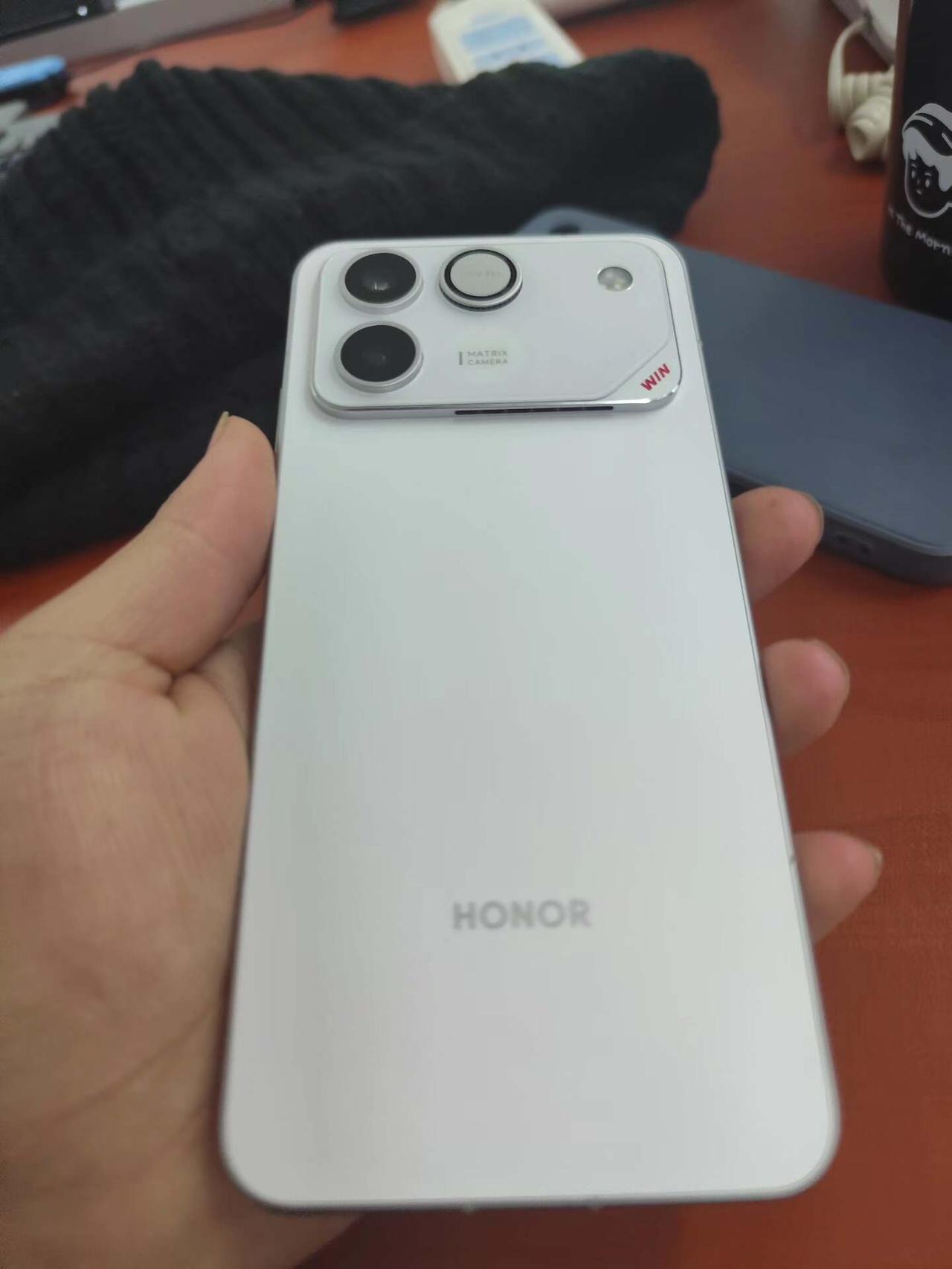 春节前换机，游戏玩家我建议你直接选荣耀WIN，直接把电竞属性拉满，半点天赋没点歪