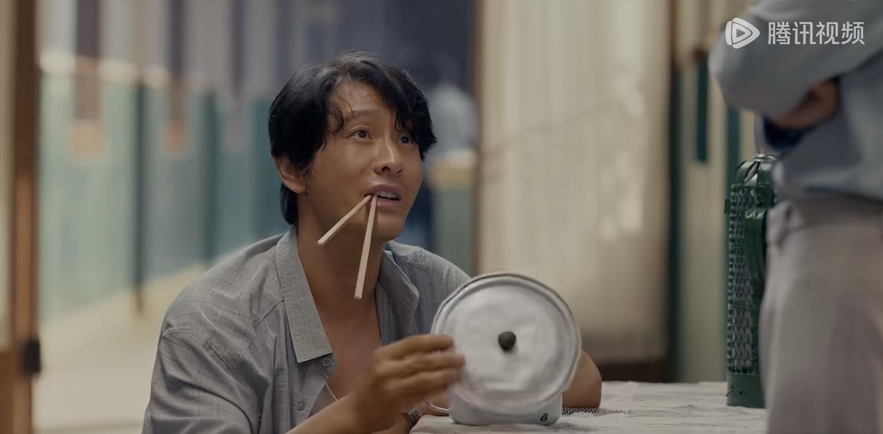 我要是吐槽黄晓明不会有人骂我吧不是说他在《小城大事》里面演技不好也不是说他和