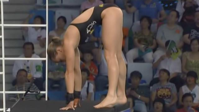 打开 打开 澳大利亚女跳水员 倒立漂亮入水!