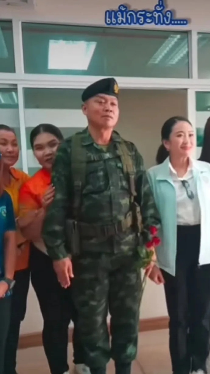 佩通坦背后可真有高人啊，似乎对男人，尤其是当兵的男人了如指掌。在“录音门”事件中
