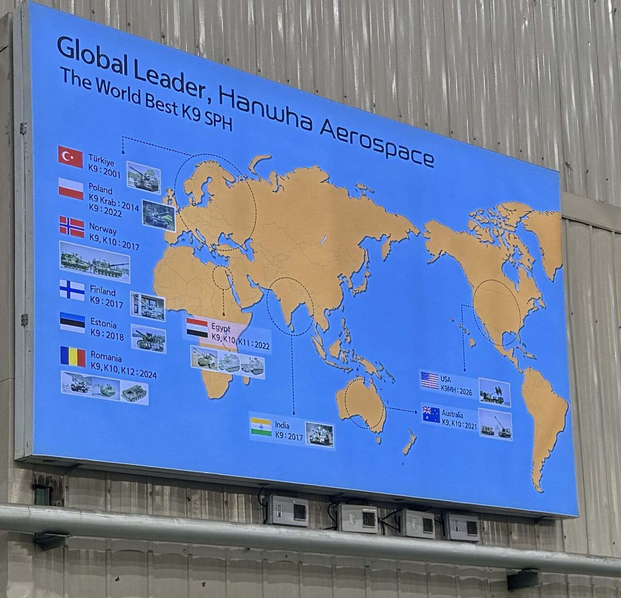 韩国昌原“韩华宇航陆地系统”公司工厂的世界地图上增加了美国国旗，MD三等人在上个