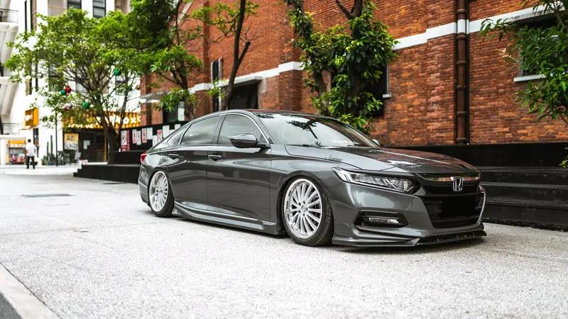 二手本田思铂睿和雅阁咋选，得看个人需求。思铂睿是本田旗下偏高端的中型车，运动性