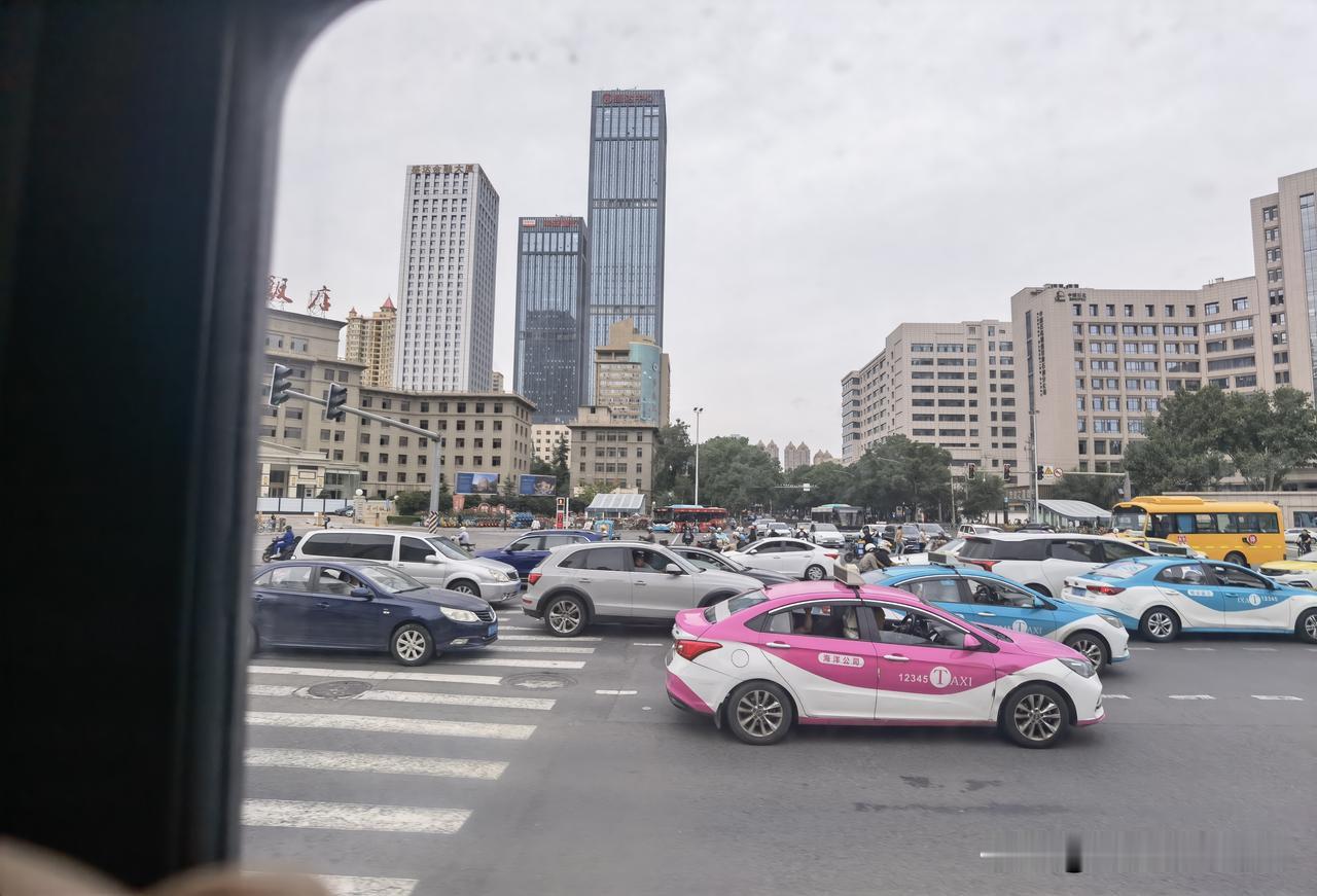 兰州盘旋路十字！这里原先是一个大的转盘，四周建筑按照八卦方位分布。据说是为改变