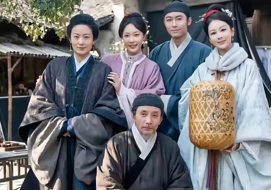 果然一方水土养一方人。这些天正跟着央一看《主角》，昨晚央八又开始播《家业》，看宣