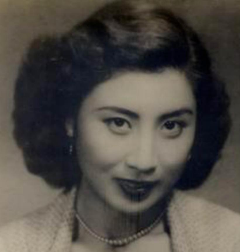 1935年，张灵甫回家对妻子说：“我想吃饺子！”妻子听完，就要去包饺子，谁知这时