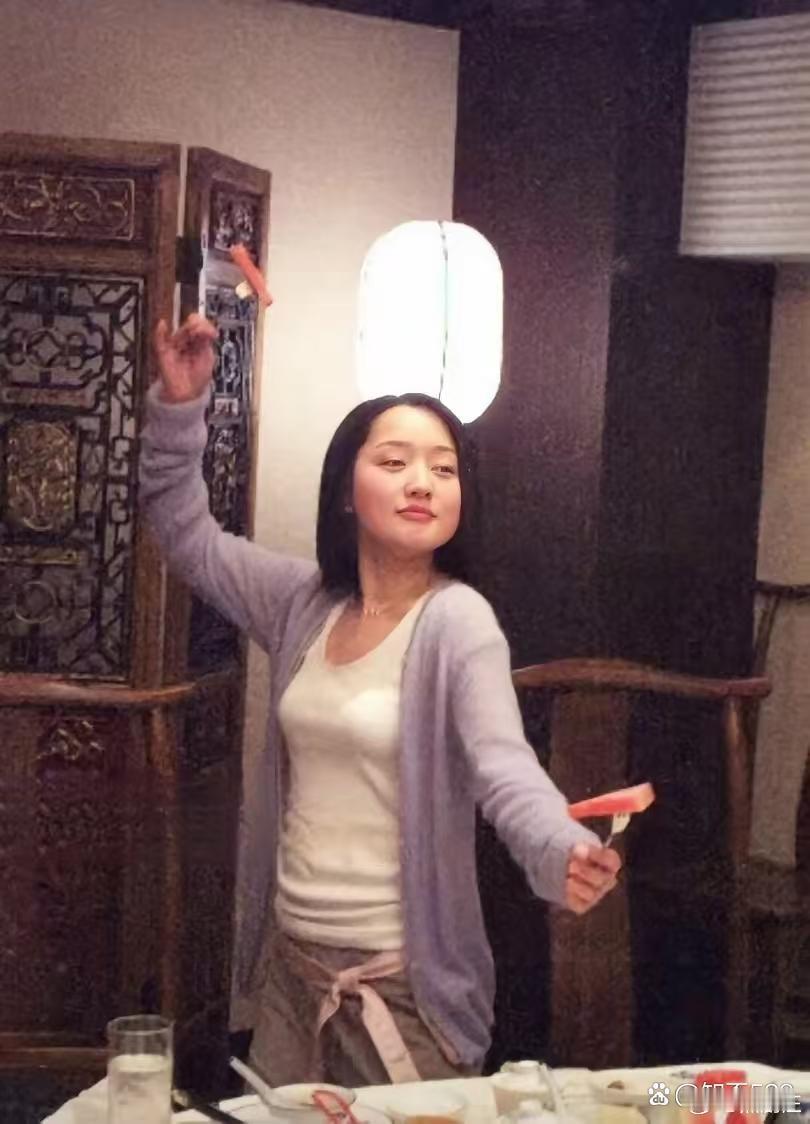 这是杨钰莹30岁的时候拍下的生活照，照片里的她是全素颜没有化妆的，虽然已经30岁