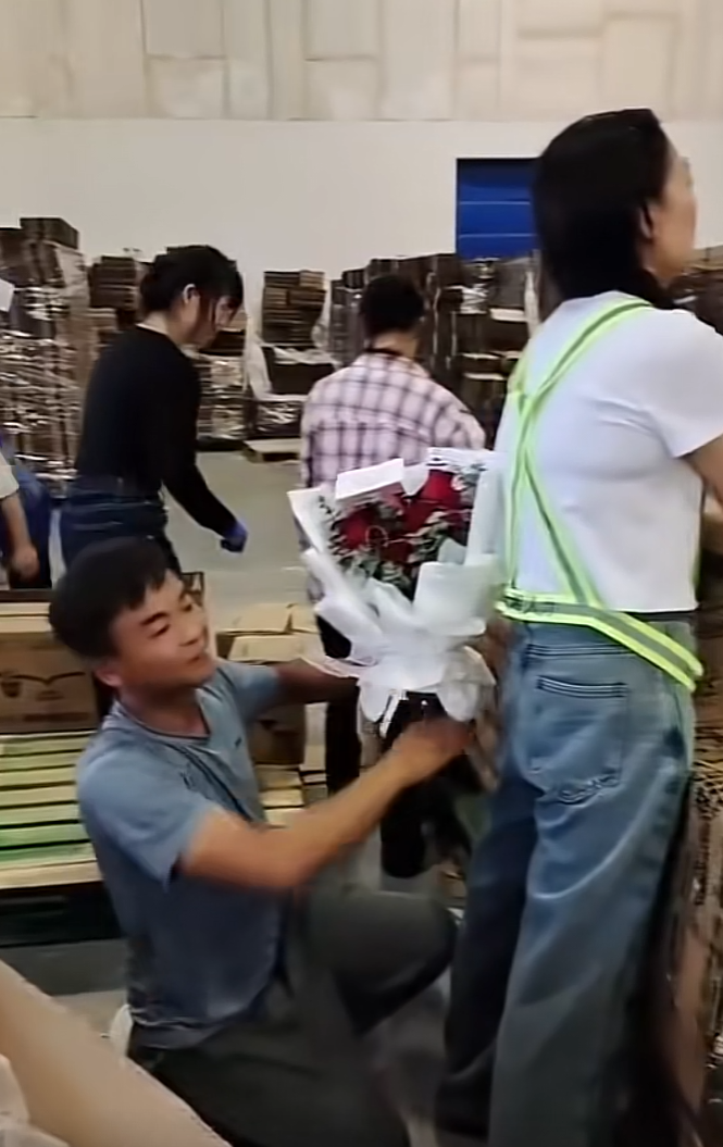 追女孩，第一步，你应该先要联系方式，然后约会，她也愿意跟你出来，再进一步确定关系
