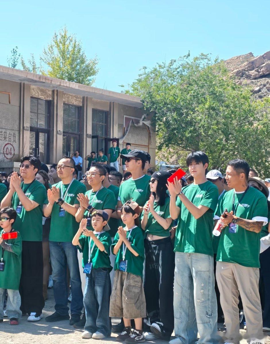 觉醒今天开机，包包进了个好组