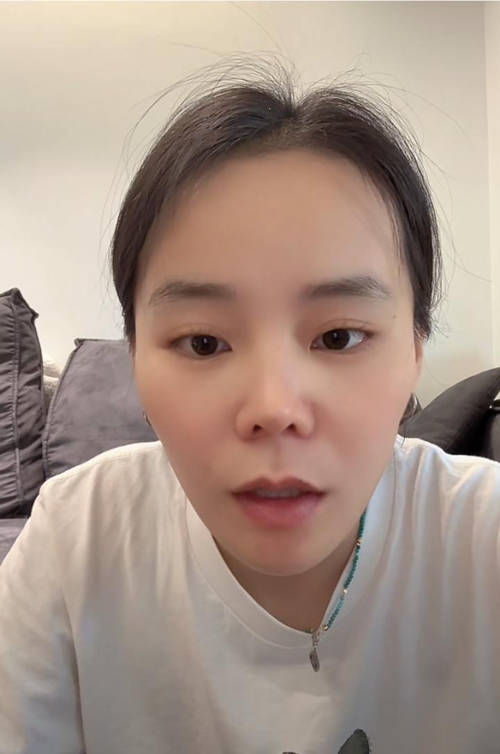 熊磊今天中午直播时说，许姚家当时根本就没见到过这么多亲戚！有人问小熊，过去见过