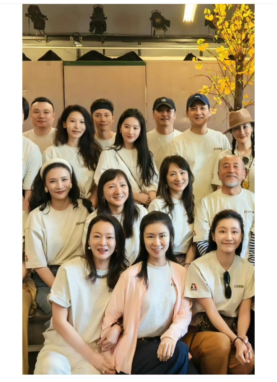 一眼还是先看到你。
