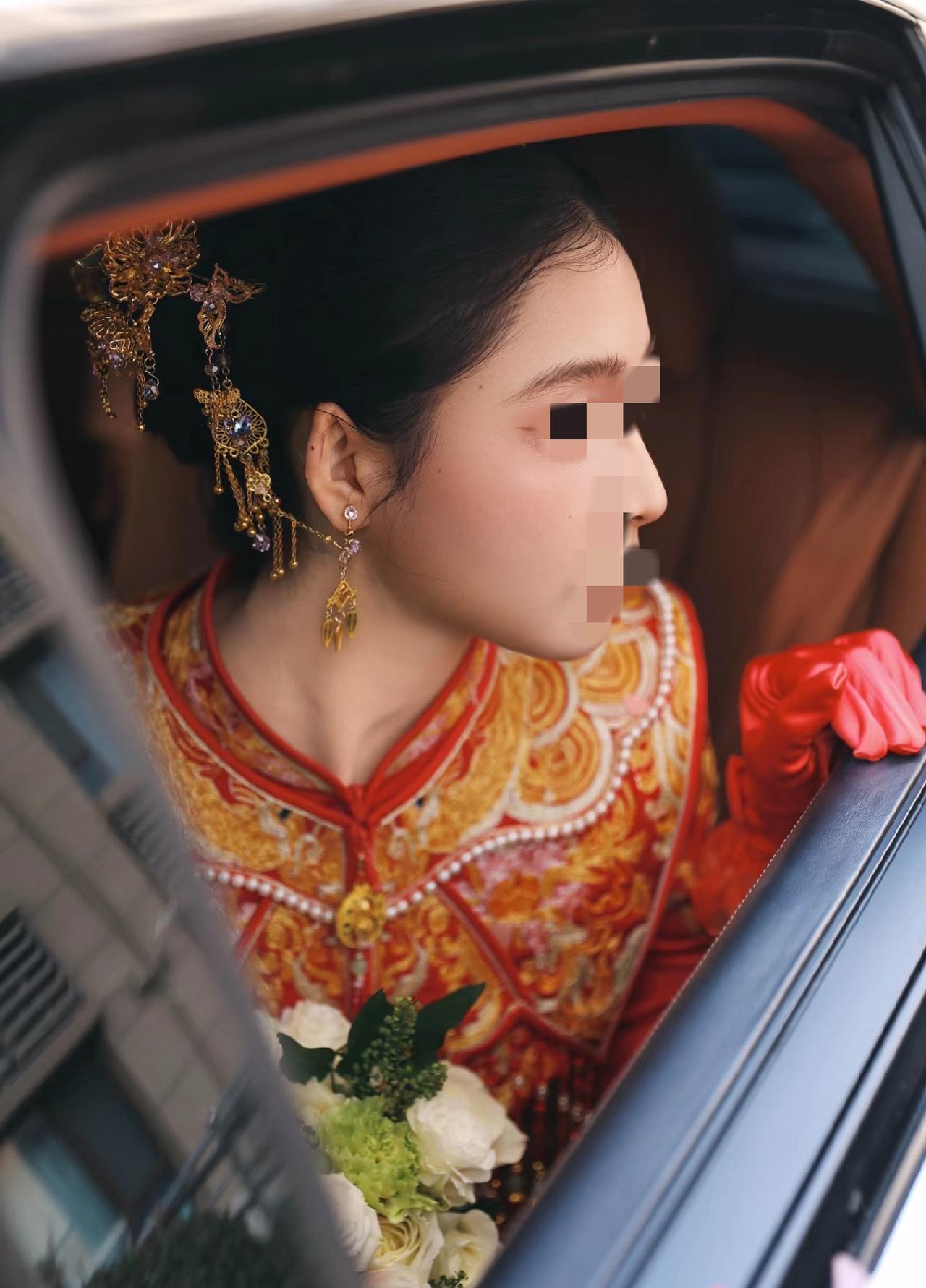 新郎最后问一遍：没钱，你下不下车？这不是在讨价还价，而是在给她最后一次机会