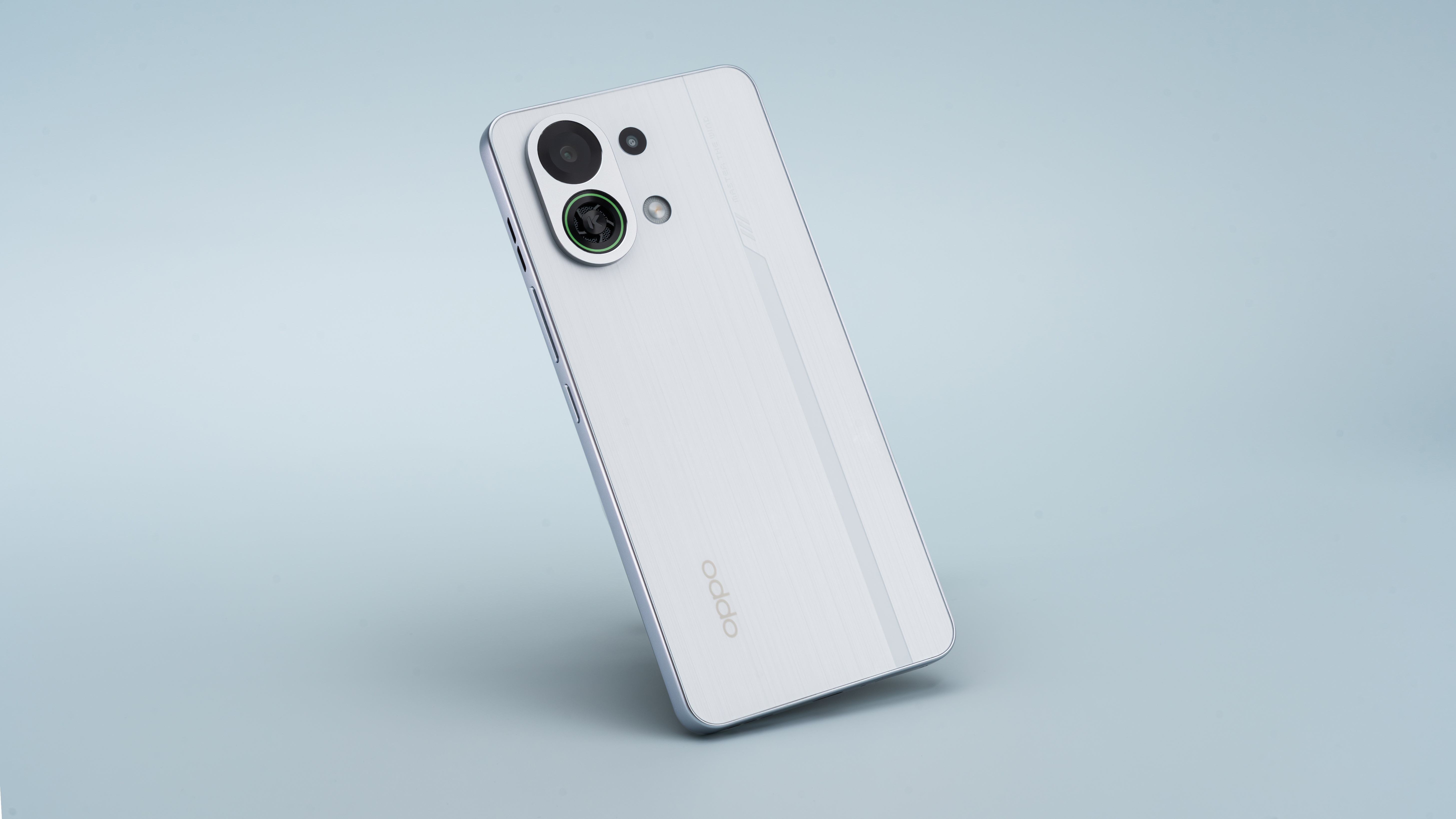 OPPOK13Turbo「骑士白」图赏来一波黑厂第一款带主动散热风扇机型，