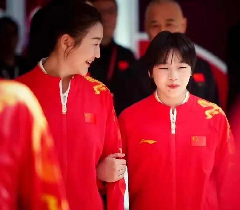 陈梦为何代表乒乓球，出席签约仪式5月6日上午，李宁与中国奥委会签约，马龙、陈梦