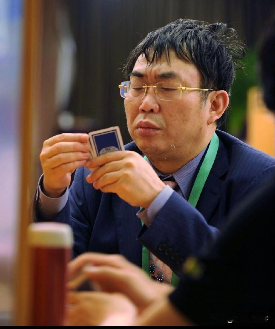 为了妹妹，王刚和聂卫平绝交30年。直到棋圣咽气前，他才冲进病房，握住那只下出11