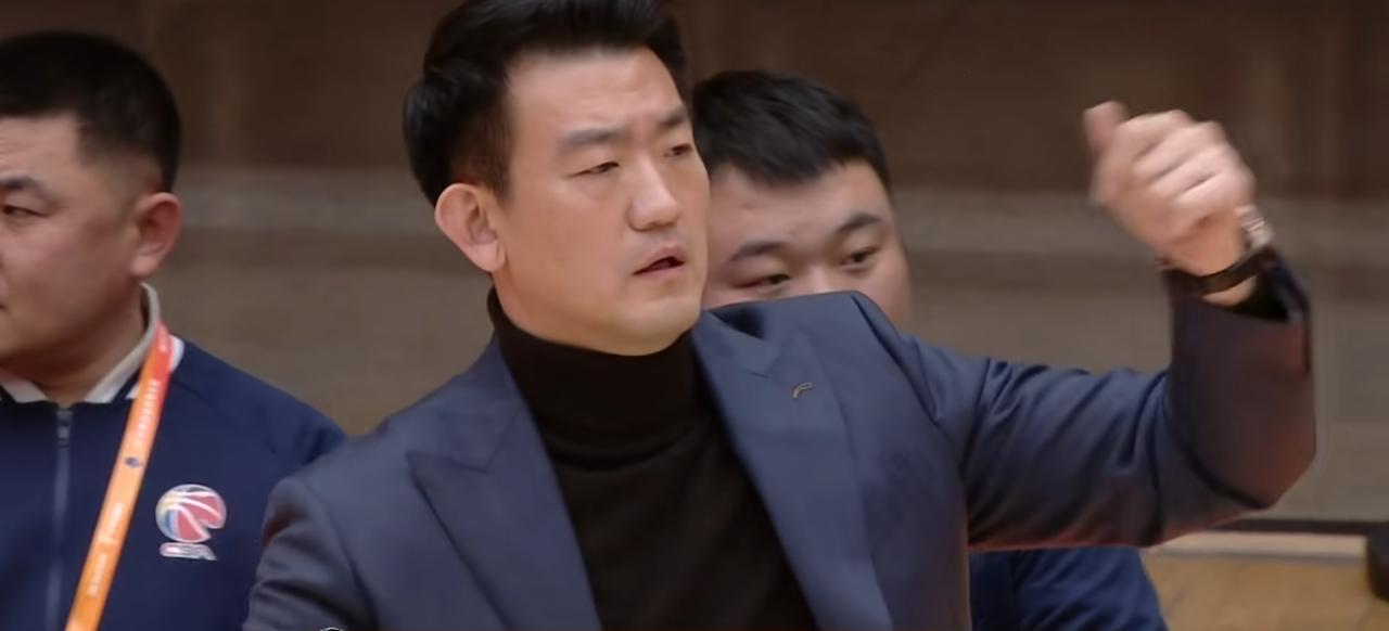 1月25日晚，山东队以93比87战胜了卫冕冠军浙江广厦队，这绝对是一场逆袭之战。