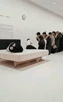 我能说一句，他们是不是有点不正常。