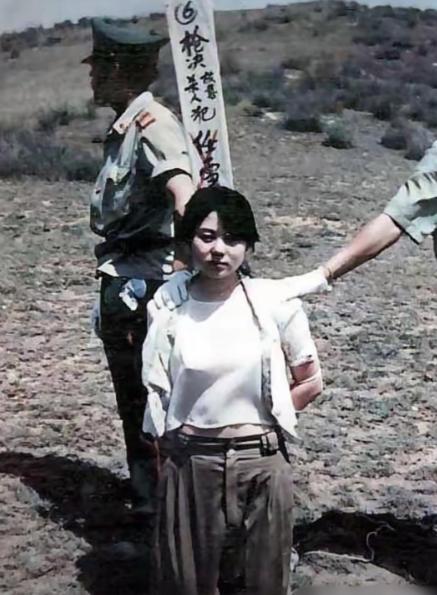 1993年，23岁年轻貌美的任雪，因杀人罪被执行枪决，行刑前，她突然张了张嘴