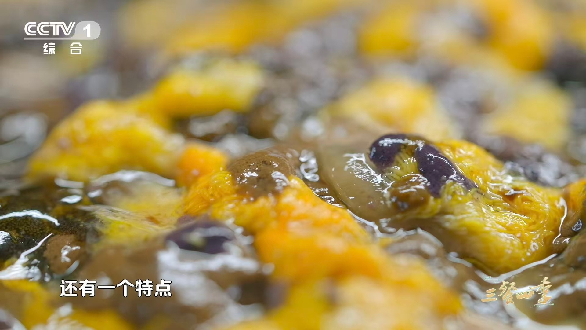 谁能拒绝一碗鲜掉眉毛的河蟹面这碗面值得专门去趟天津蟹黄饱满油润，蟹膏软糯黏唇，