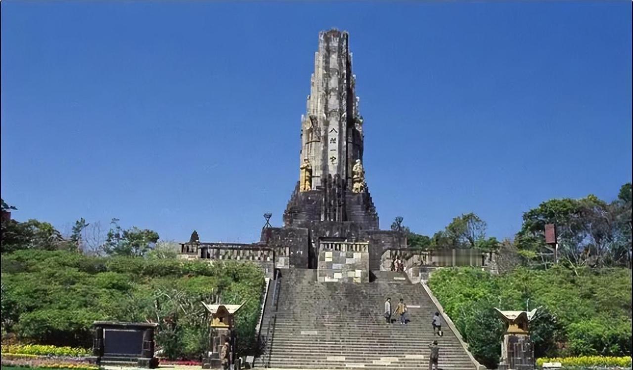 中国古石被日本妖塔压着该塔建于1939-1940年，正值日本全面侵华、二战