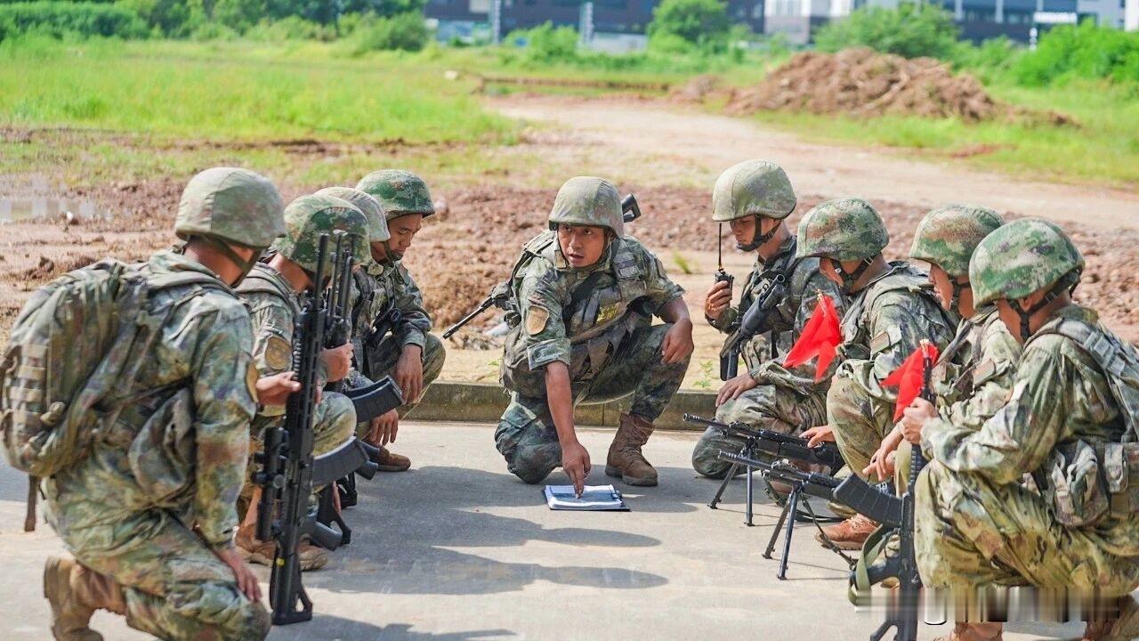 东部战区陆军第73集团军新媒体画面：我军台海一线中型轮式数字化合成旅，9人装甲步