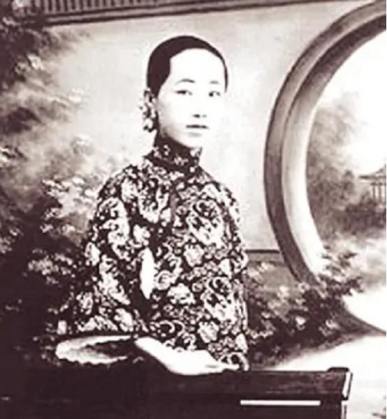 1903年，30岁梁启超和17岁王桂荃行房，两人大汗淋漓，次日梁启超却说