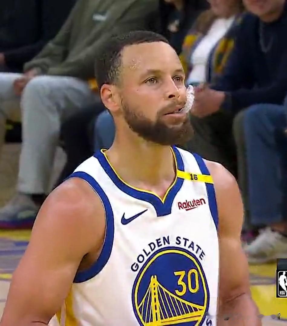 7场比赛打完！！！勇士队内场均得分前5球员！！！库里：场均30.8分钟，得到2