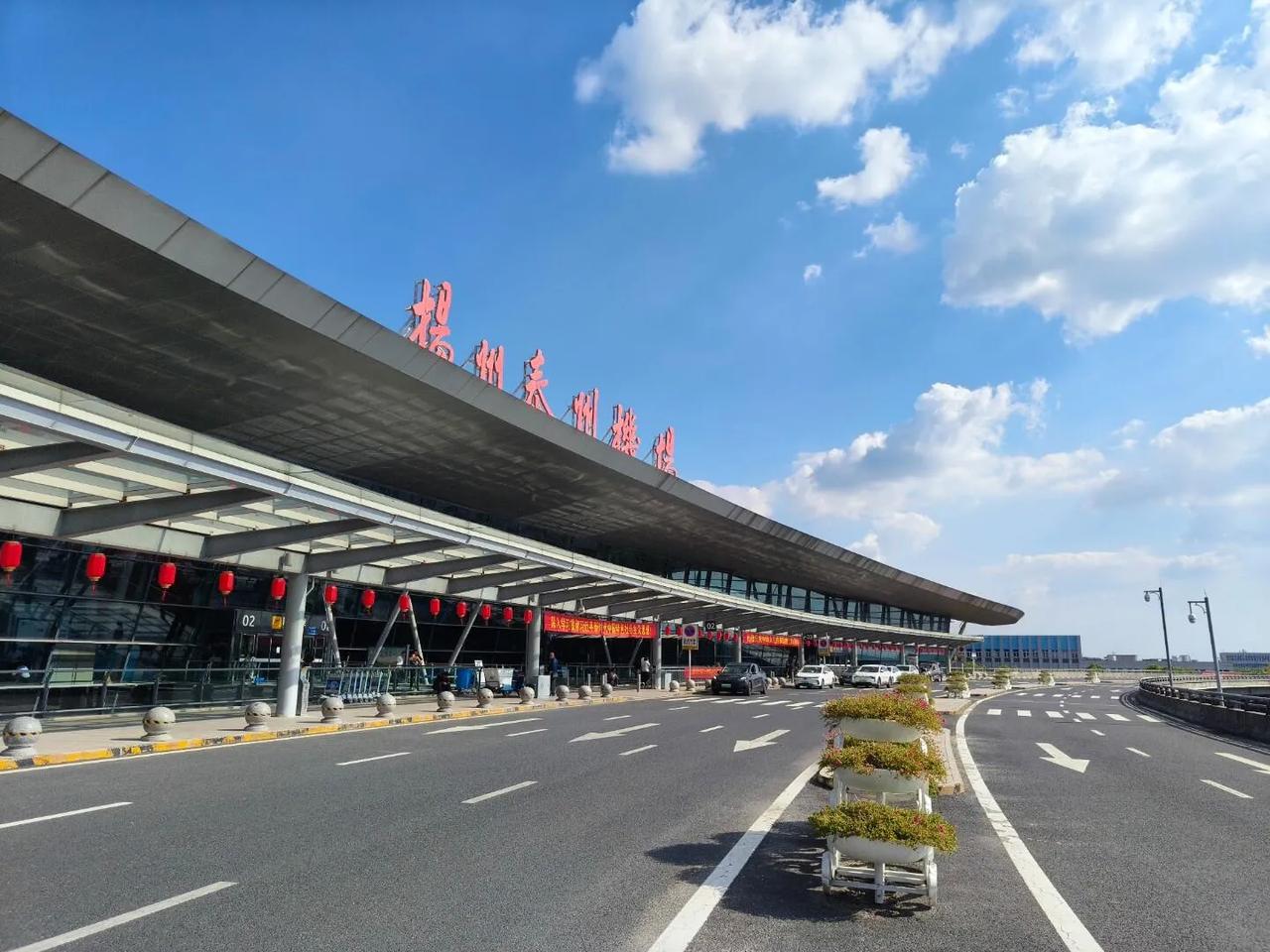 扬泰机场怎么野鸡变凤凰了？以前小的可怜，现在扩建后成为江苏第二大面积机场。