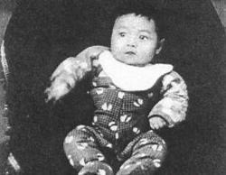 1949年，毛人凤问蒋介石，白公馆关着一个八岁大的小孩，应该如何处理，蒋介石看了