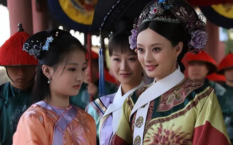 1735年，雍正去世，乾隆请示母亲，是否和雍正合葬，需要在地宫留位置，没想到，皇