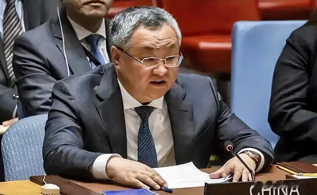 联合国总部传来消息，中方另起炉灶，重要机构成立，40国已选边站。联合国总部的会场