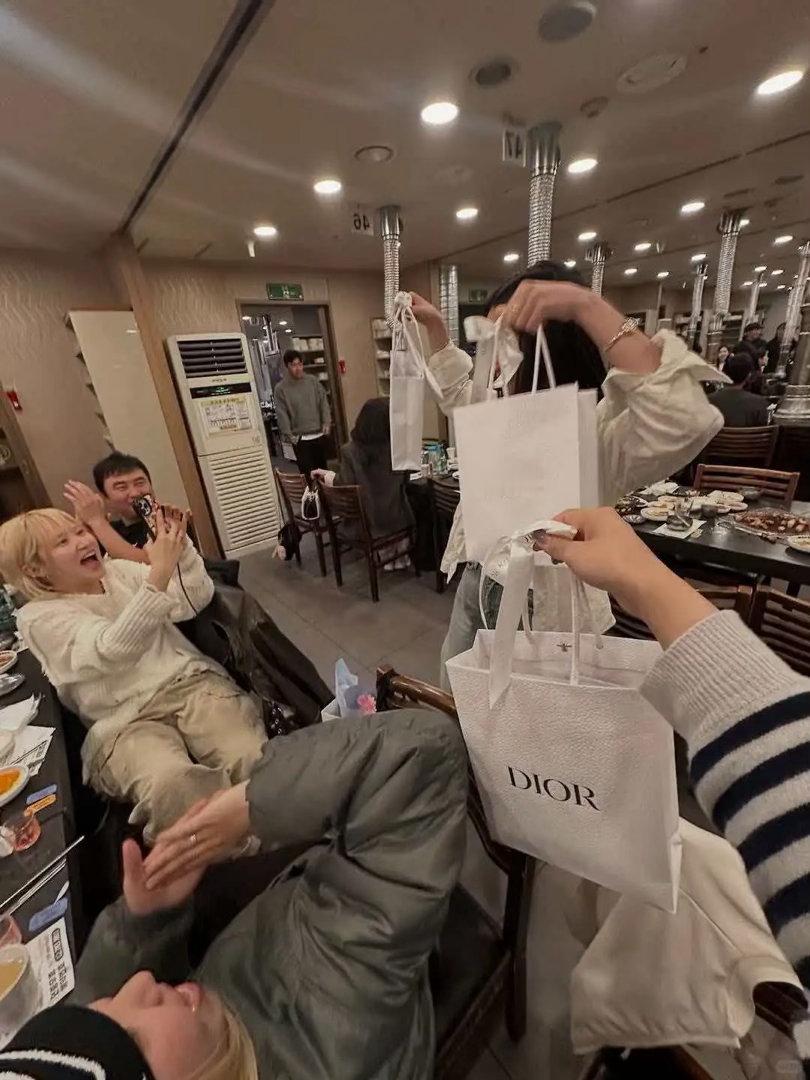 当你的老板是金智秀，你就会收到：