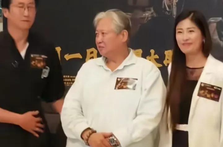洪金宝，这事做的不太对。俗话说强扭的瓜不甜，儿子洪天明和儿媳双双出轨，应该是到