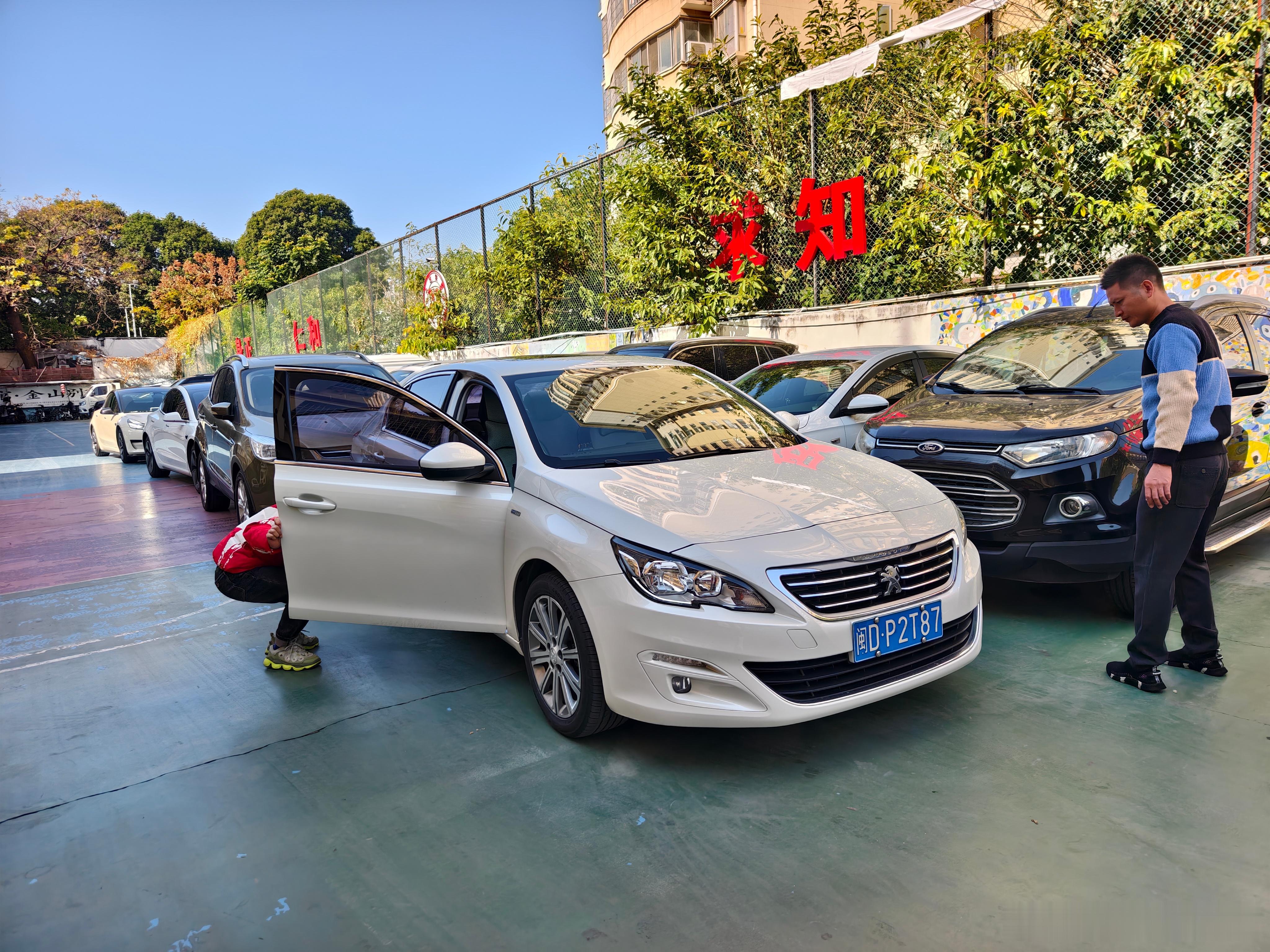 到了台18的标致408，15万公里品相不错，同事开始研究了于恒的二手车日常