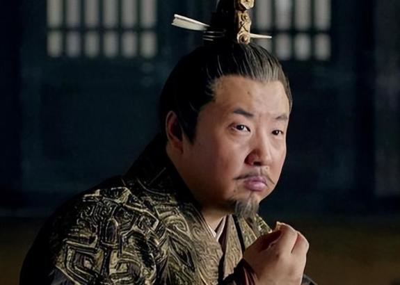 我们都被骗了，老戏骨竟然是国际反恐专家，演戏只是业余爱好。屏幕上那个演了三十