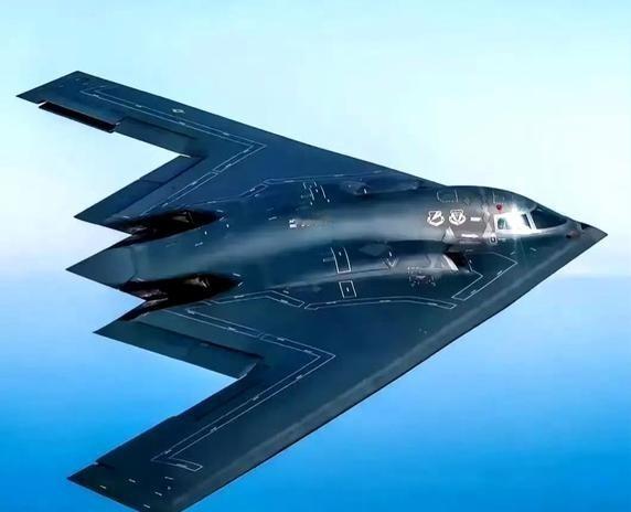 美国B-2轰炸机是中国克星？中国军事评论员曾直言：“B-2轰炸伊朗全身而退，是因