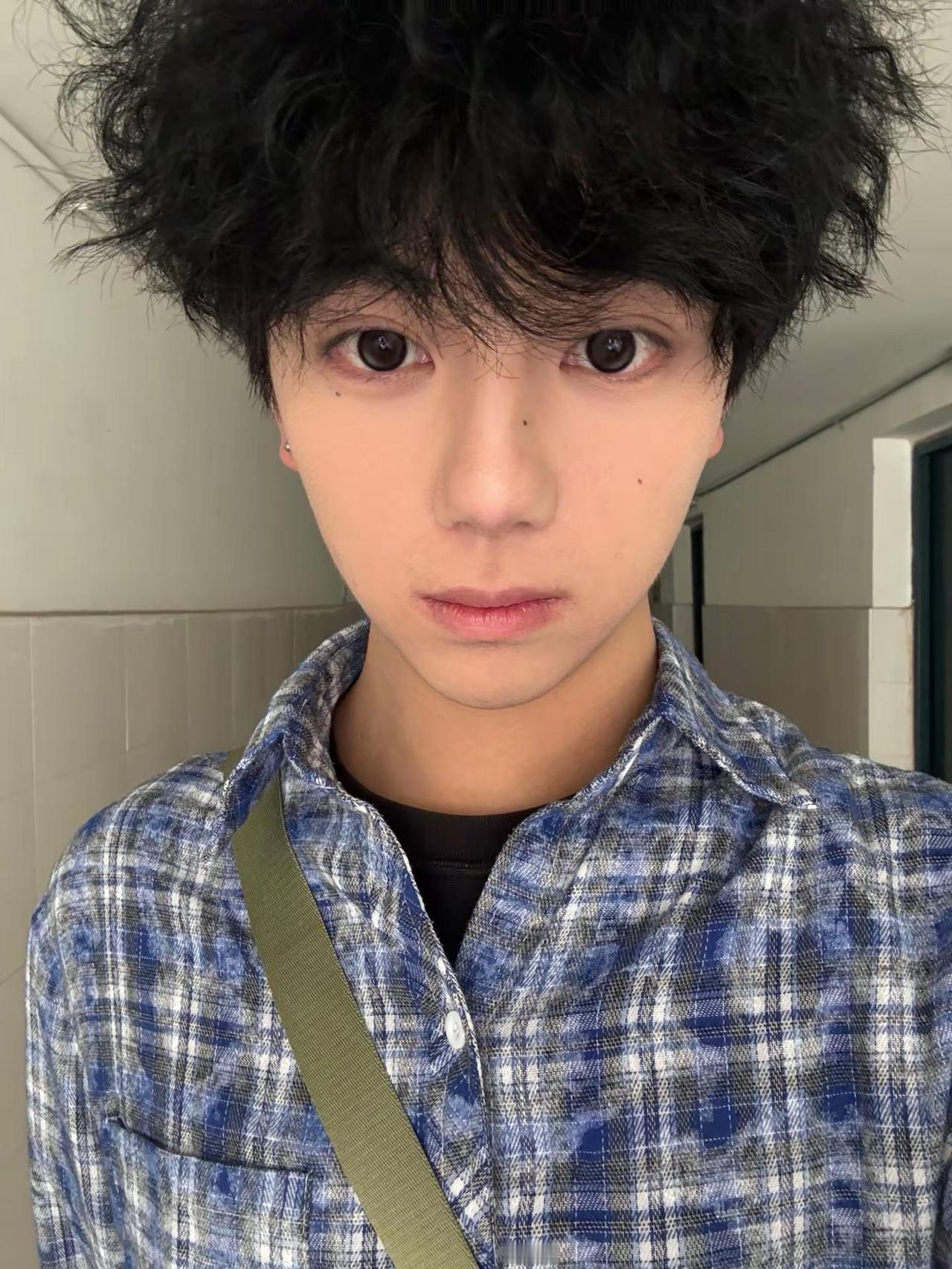 呆呆的小气鬼微卷毛发型1直男