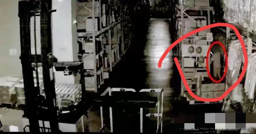 上海男子偷150支钢笔卖30万，离职后还翻墙作案，最终被判7年！杨某盘点公