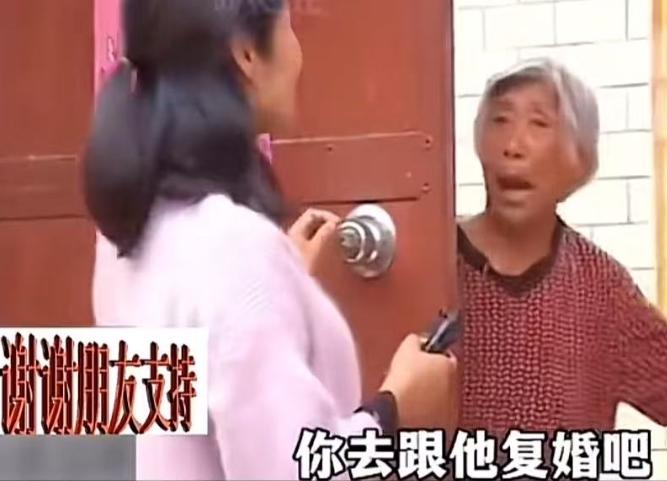 大爷毒打妻子离婚23年，年老患病想要复婚，调解员上门劝前妻给大爷一次机会。 