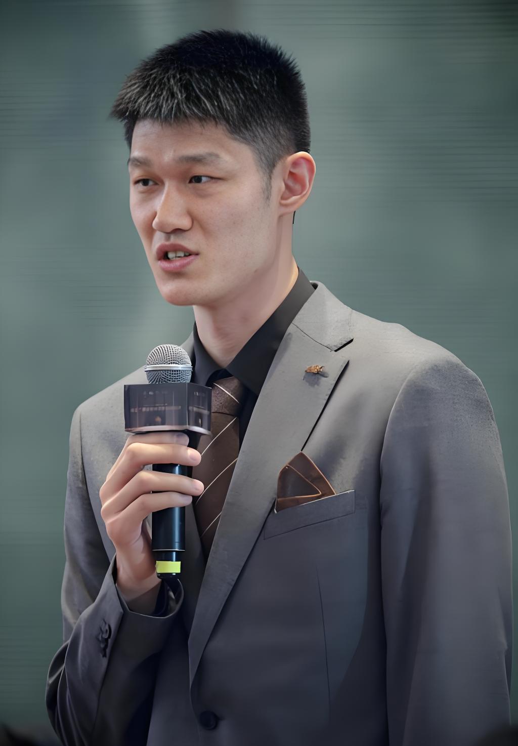 为什么广大球迷，对新疆男篮的动作严重不满！为什么昨天新疆男篮都官宣了，7月7日就