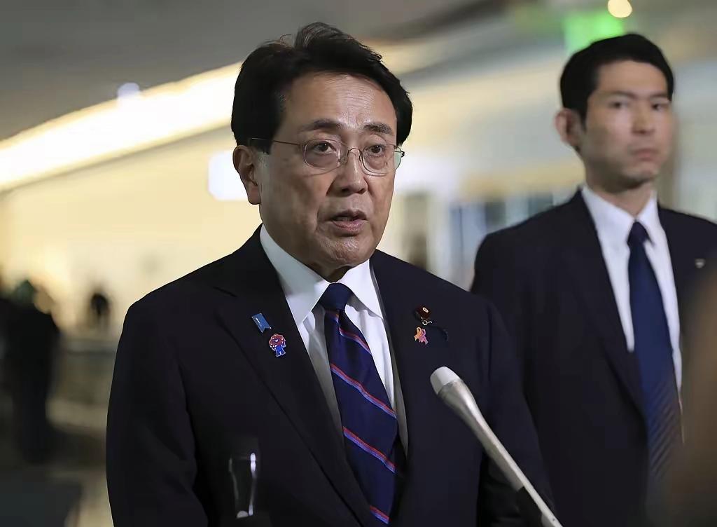 日本产经大臣近日公然叫嚣，要求中国取消所谓“不当的出口管制”，恢复“自由贸易”。