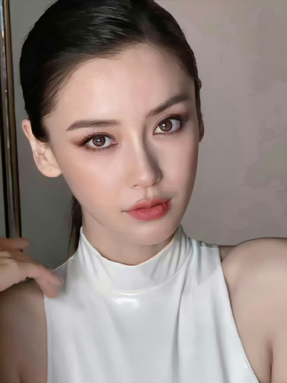 baby妈这样一直盯着你不出来？