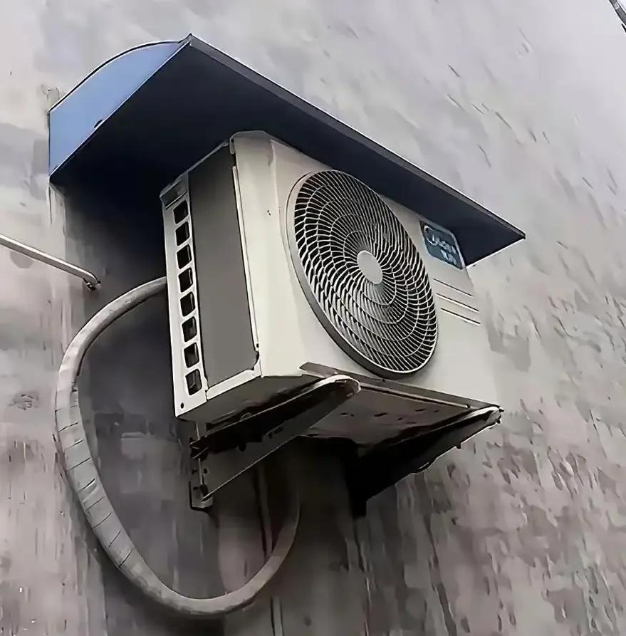 在农村老家发现了一个奇怪的现象农村只要装了空调的家庭，外机一定都装了这样的挡板