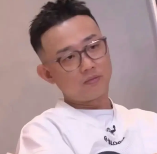 GAI控制不住表情了！再一次裸辞失败！真的太好笑了 昨晚的《歌手》，真的明眼