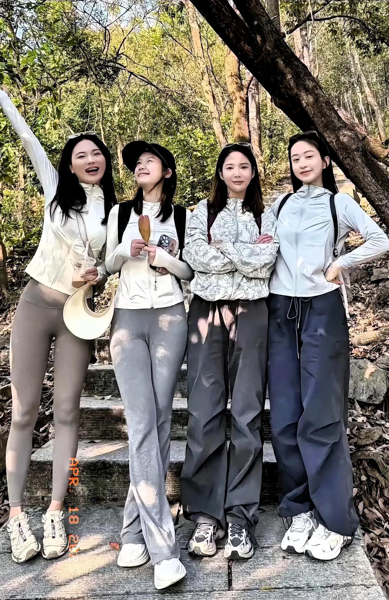成都女孩就是漂亮，图中这张照片是某网友于四月中旬在成都崇州爬山后拍摄的真实照片，