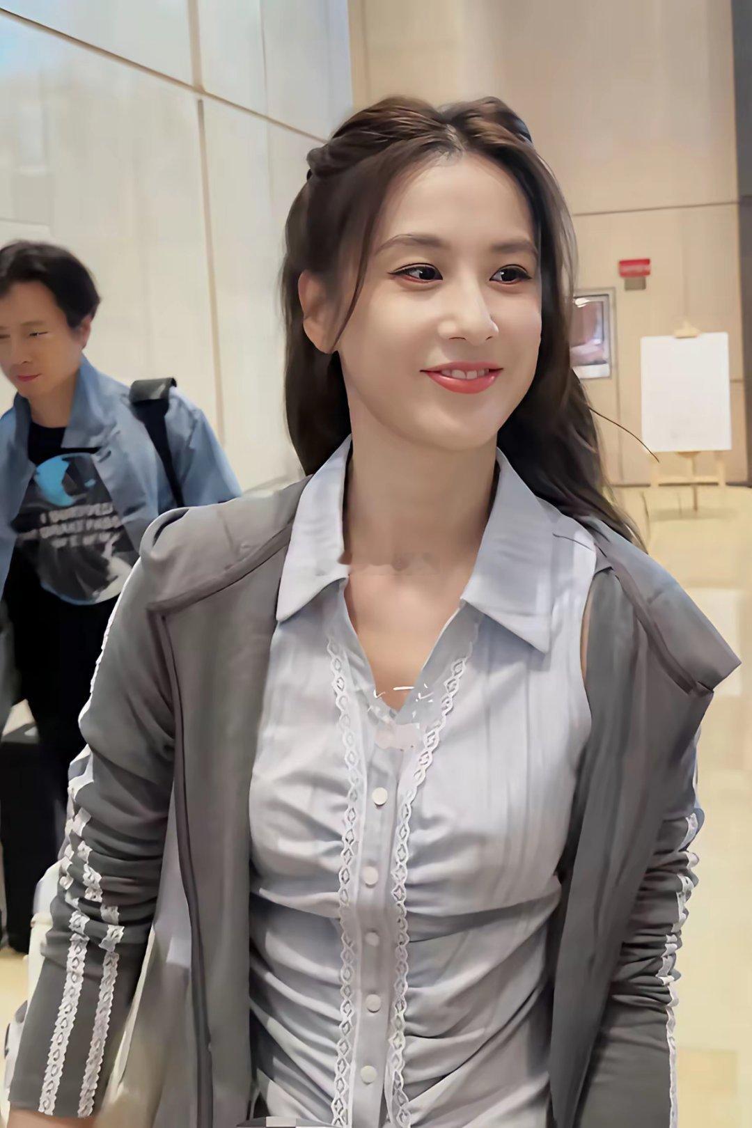 看了黄圣依，再看林依晨能理解为什么大家会觉得林依晨过得不幸福了吧？