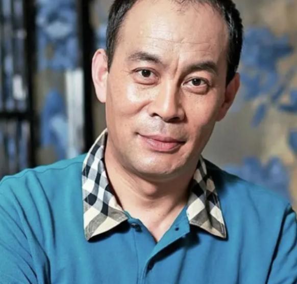 90年代，张光北拿出全部积蓄120万在北京买一套200多平的房子。从此以后，每次