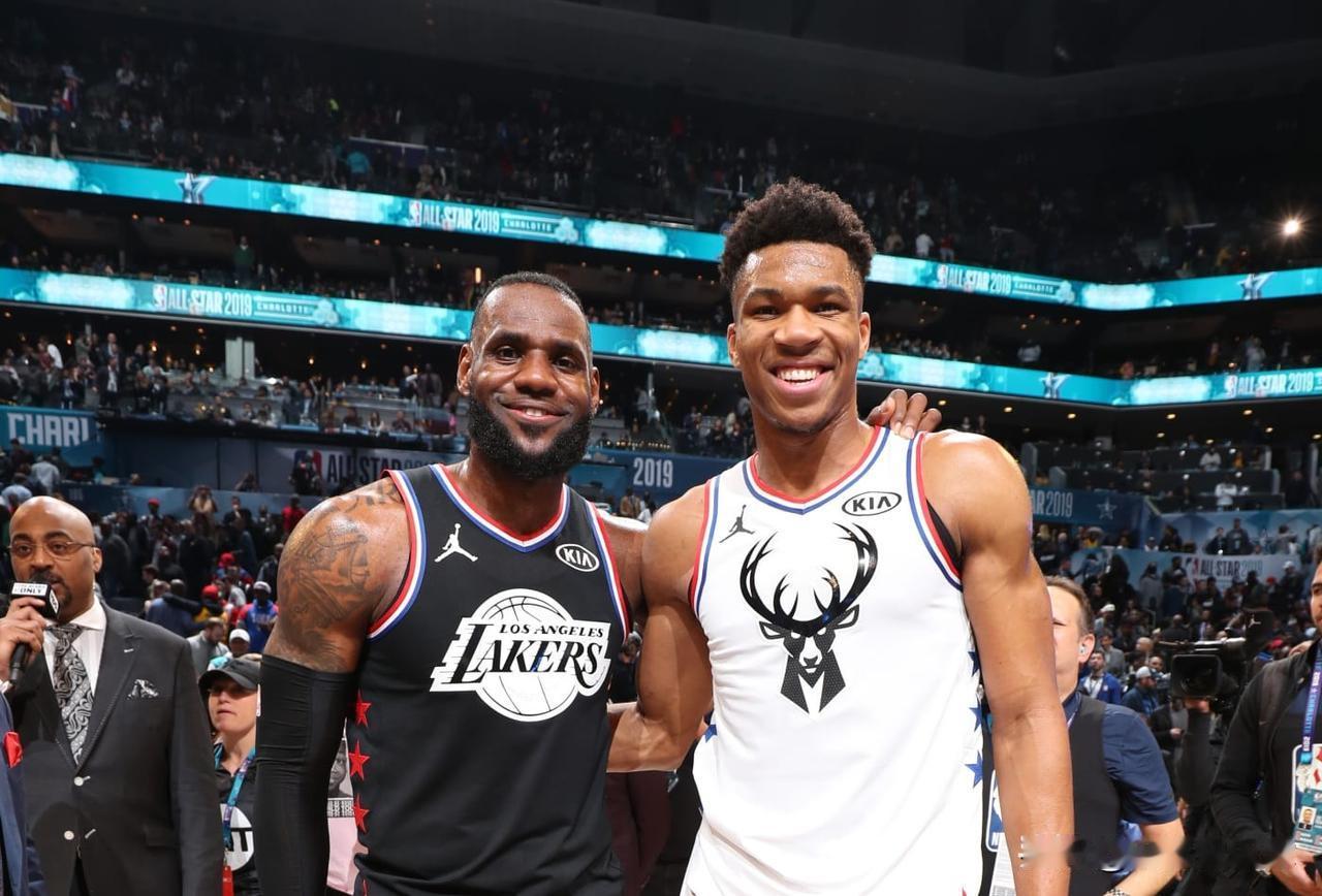 NBA巨星詹姆斯真是改不了喜欢抱大腿的毛病！今天据美国名记JakeFische